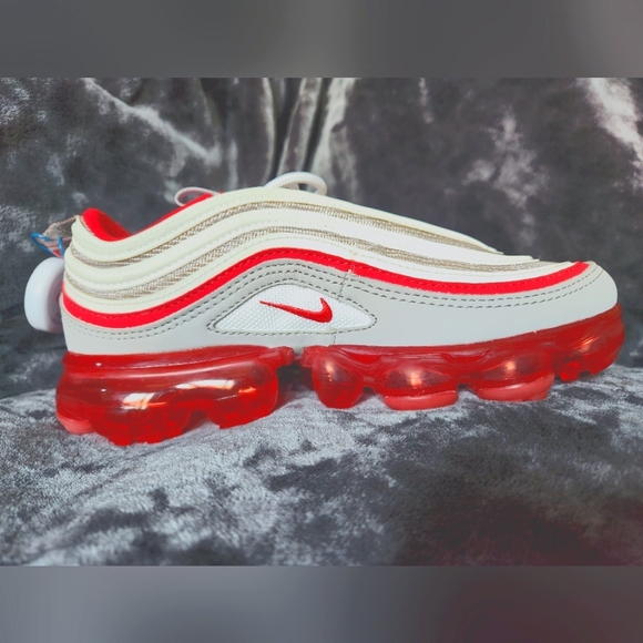 Nike 97 Vapermax GS US 5 Women's Y 3.5 Atmosphere-Gray/Red/Reflective White - Picture 8 of 8